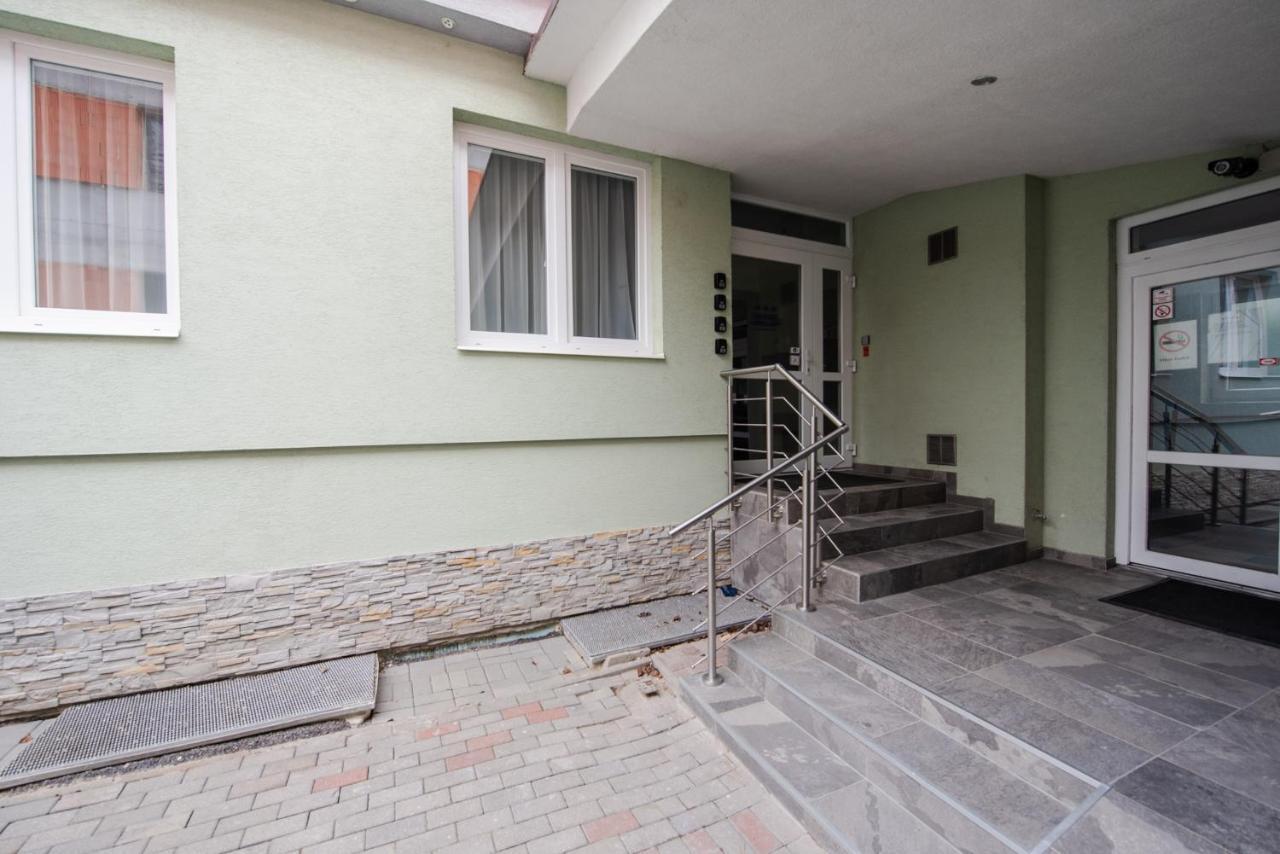 Danube Apartmán *